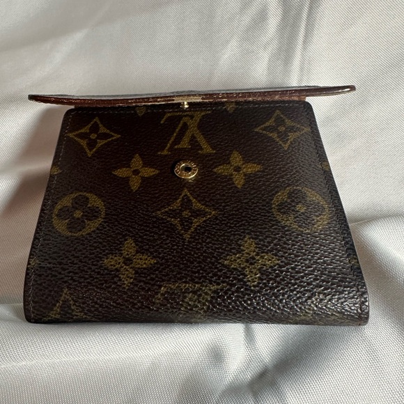 LV Monogram Wallet Excellent Condition Authentic - Picture 7 of 10